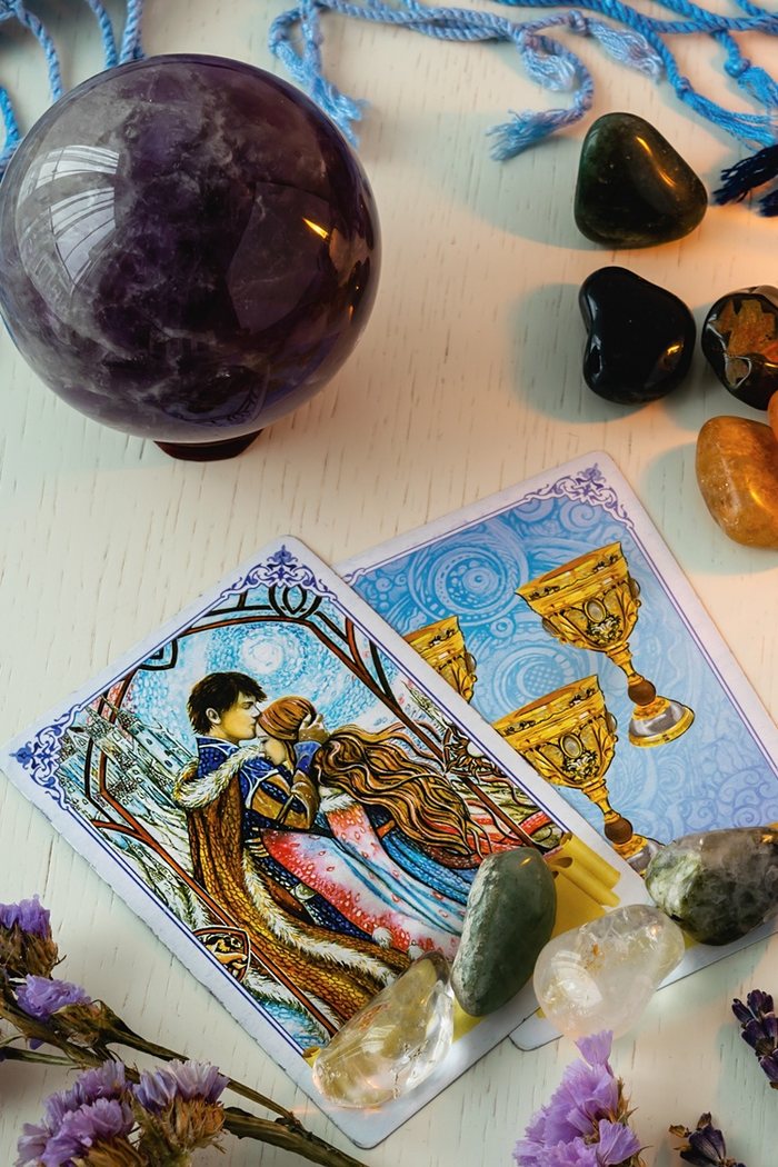 Bola de cristal y cartas para videncia