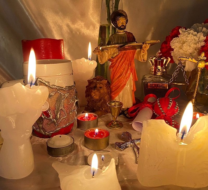 Ritual de limpiezas y protección en el altar de Clara